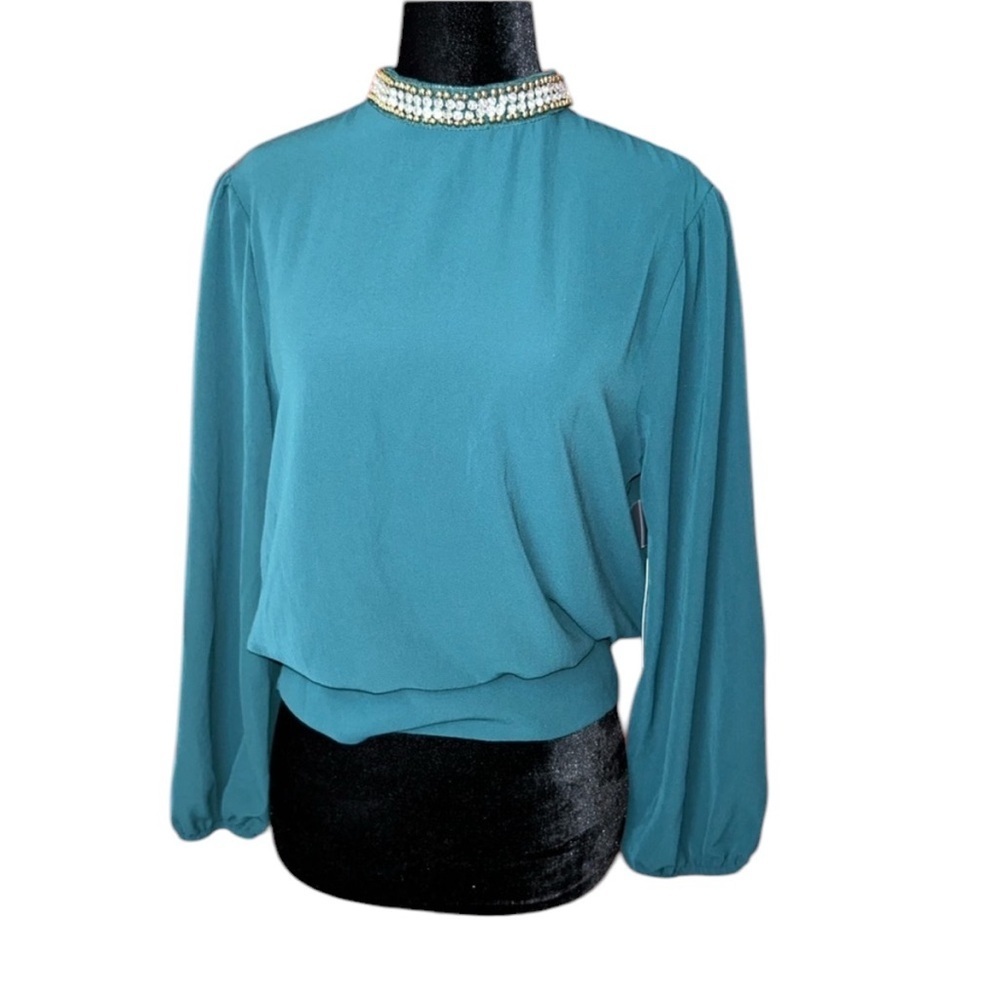NWT lily white long sleeve top
